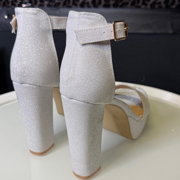 Elegant Silver Glitter Women's chunky Platform Heels - Picture 3 of 6